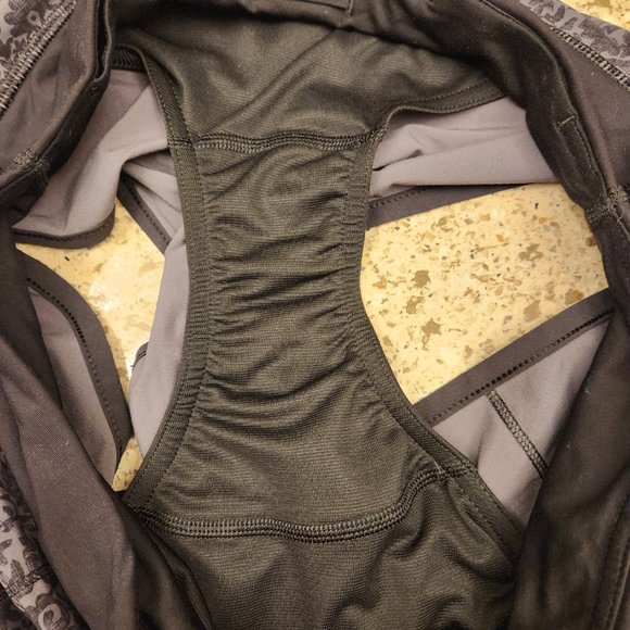 Speed Up Low-Rise Lined Short 2.5" - Flossy Dark Carbon Black - Picture 6 of 10